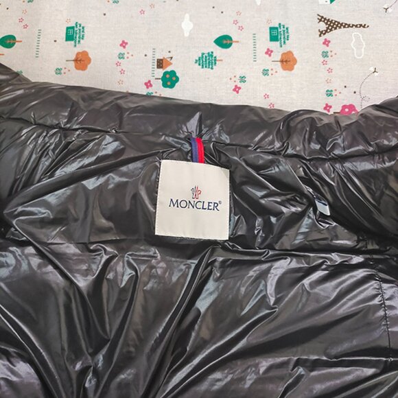 Moncler Padded Logo-Patch Gilet - Picture 8 of 12